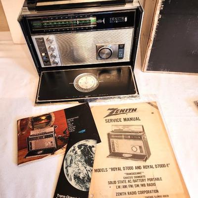 Lot #181 Vintage Zenith Trans Oceanic Radio Royal D7000 - Works
