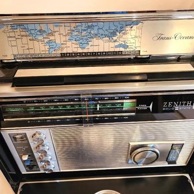 Lot #181 Vintage Zenith Trans Oceanic Radio Royal D7000 - Works