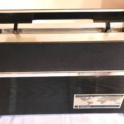 Lot #181 Vintage Zenith Trans Oceanic Radio Royal D7000 - Works