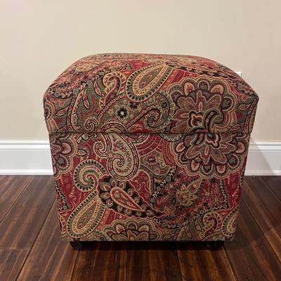 Upholstered Storage Ottoman (BD-MG)