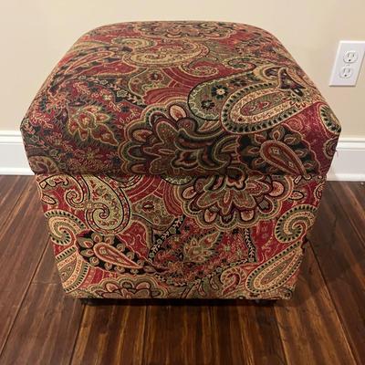 Upholstered Storage Ottoman (BD-MG)