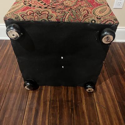Upholstered Storage Ottoman (BD-MG)