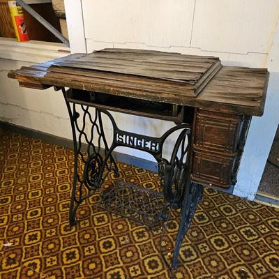 Antique Singer Treadle Sewing Machine & Cabinet (G1-JS)