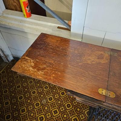 Antique Singer Treadle Sewing Machine & Cabinet (G1-JS)