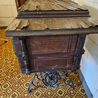 Antique Singer Treadle Sewing Machine & Cabinet (G1-JS)