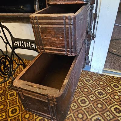 Antique Singer Treadle Sewing Machine & Cabinet (G1-JS)