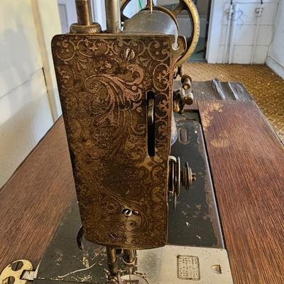 Antique Singer Treadle Sewing Machine & Cabinet (G1-JS)