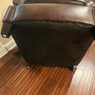 Hagerty’s Leather Chair (BD-MG)