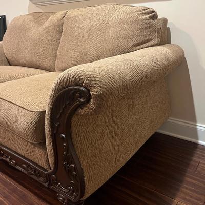 Love Seat With Carved Wood Accents (BD-MG)
