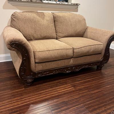 Love Seat With Carved Wood Accents (BD-MG)