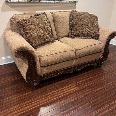 Love Seat With Carved Wood Accents (BD-MG)