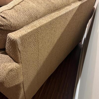 Love Seat With Carved Wood Accents (BD-MG)