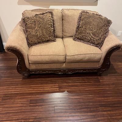 Love Seat With Carved Wood Accents (BD-MG)
