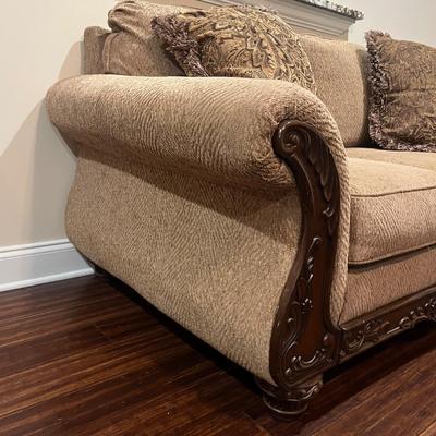 Love Seat With Carved Wood Accents (BD-MG)