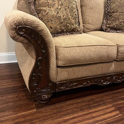 Love Seat With Carved Wood Accents (BD-MG)