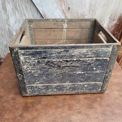Biltmore Estate Milk Bottles and Crates (G-EL)