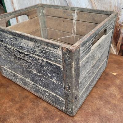 Biltmore Estate Milk Bottles and Crates (G-EL)