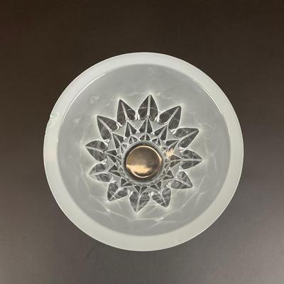 Sale Photo Thumbnail #904: Pepper leaves adorning vase, satin finish, there is a chip on top brim
Measurements:
7.25” in height, 6” in diameter