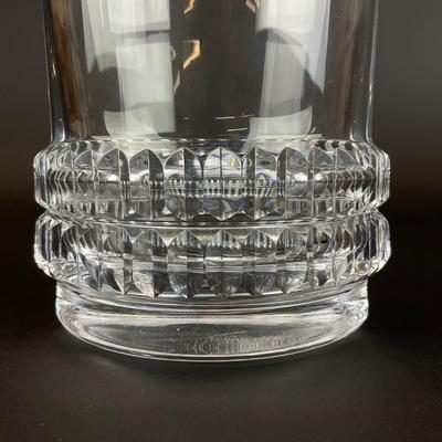 Sale Photo Thumbnail #909: Designed by Bengt Edenfalk for Skruf Glasbruk in the 1950’s-1960’s
Has a geometric mid-century Scandinavian modern design
Measurements:
6.25” in height, 5.5” in width, 4.25” in depth