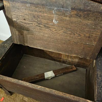 Vintage Hall Tree Storage Seat w/Mirror. (G6-JS)