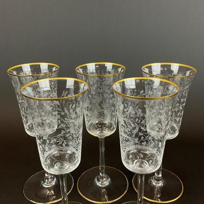 Sale Photo Thumbnail #921: The set has etched animals and gold trim at top. Discontinued 1947 - 1961
The gold trim is wearing off. All glasses have no chips or flea bites.
Measurements:
7.75” in height, 2.75” in diameter