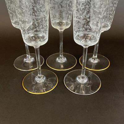 Sale Photo Thumbnail #920: The set has etched animals and gold trim at top. Discontinued 1947 - 1961
The gold trim is wearing off. All glasses have no chips or flea bites.
Measurements:
7.75” in height, 2.75” in diameter