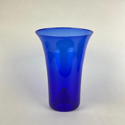 Sale Photo Thumbnail #932: Measurements:
11” in height, 8.5” in diameter