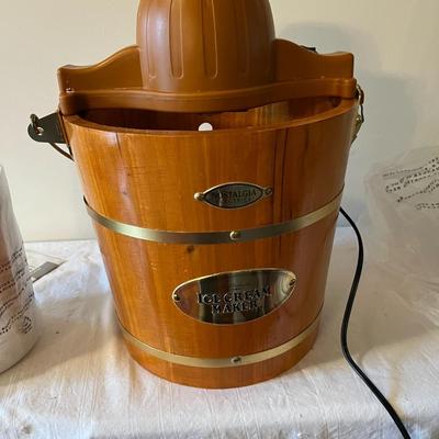 Nostalgic Electrics Ice Cream Churn (G)