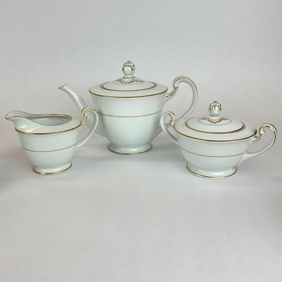 Sale Photo Thumbnail #946: This lot includes a tea pot, a creamer, sugar, 7 teacups, 7 saucers, 7 bread and butter dishes, 16 bowls 8 large bowls and 8 small bowls, one platter dish and one oval bowl.
Measurements of the large platter plate dish is 13” in length