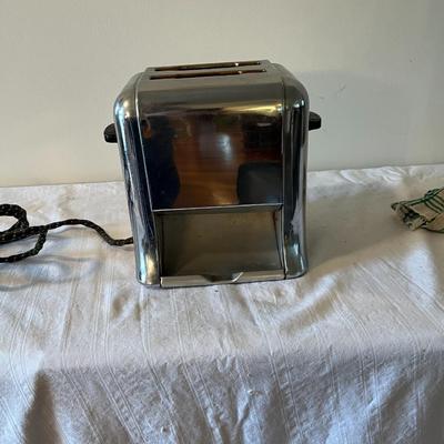 Vintage Delta Pop Down Automatic Toaster Model 280