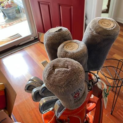 Univ Of Tenn Miller Golf Bag and Clubs (G)