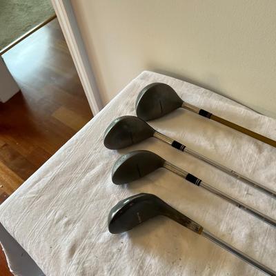 Univ Of Tenn Miller Golf Bag and Clubs (G)