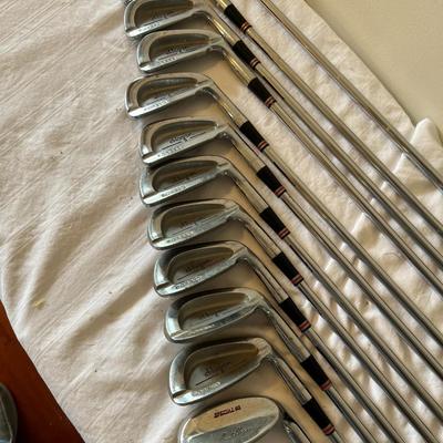 Univ Of Tenn Miller Golf Bag and Clubs (G)