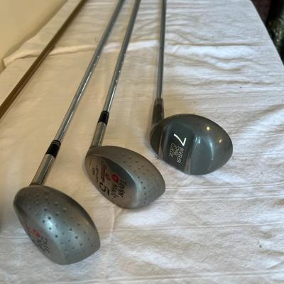 Univ Of Tenn Miller Golf Bag and Clubs (G)