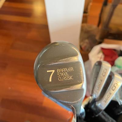 Univ Of Tenn Miller Golf Bag and Clubs (G)