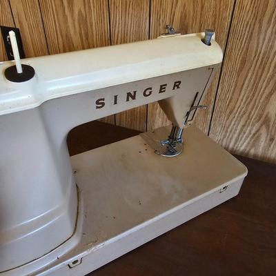 Singer Portable Sewing Machine & Accessories (G5-JS)