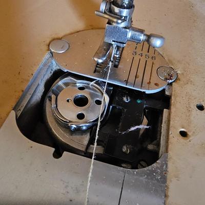 Singer Portable Sewing Machine & Accessories (G5-JS)