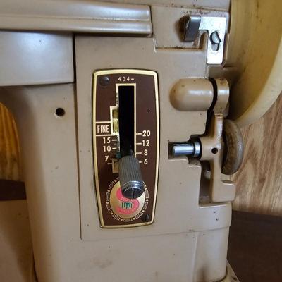 Singer Portable Sewing Machine & Accessories (G5-JS)
