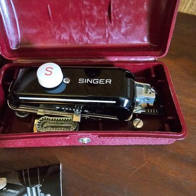 Singer Portable Sewing Machine & Accessories (G5-JS)
