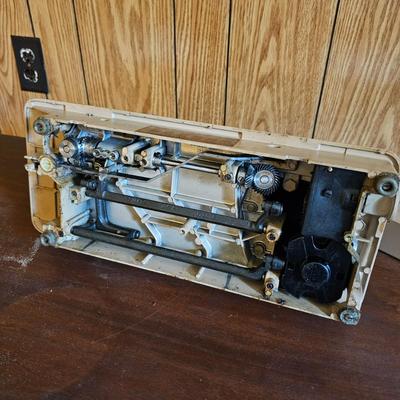 Singer Portable Sewing Machine & Accessories (G5-JS)