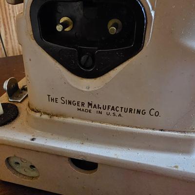 Singer Portable Sewing Machine & Accessories (G5-JS)
