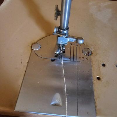 Singer Portable Sewing Machine & Accessories (G5-JS)