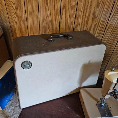 Singer Portable Sewing Machine & Accessories (G5-JS)
