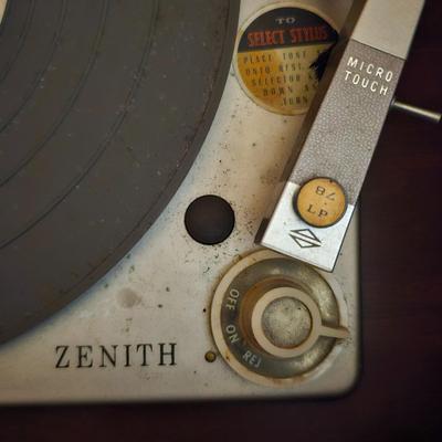 Zenith Stereophonic High Fidelity Phonograph & AM/FM Tuner (G5-JS)