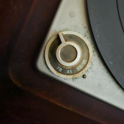 Zenith Stereophonic High Fidelity Phonograph & AM/FM Tuner (G5-JS)