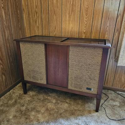 Zenith Stereophonic High Fidelity Phonograph & AM/FM Tuner (G5-JS)