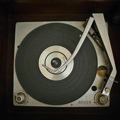 Zenith Stereophonic High Fidelity Phonograph & AM/FM Tuner (G5-JS)