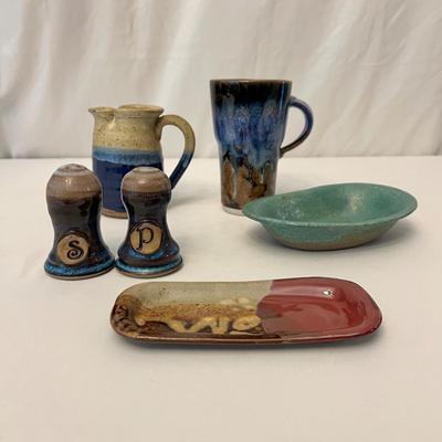 Mangum & More Signed Pottery (K-RG)