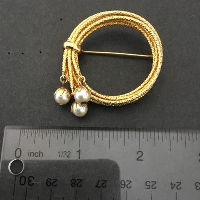 Beautiful vintage brooch gold tone