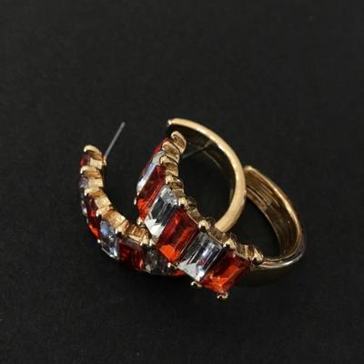 Beautiful vintage very nice gold tone, orange crystal rhinestone hoop earrings
